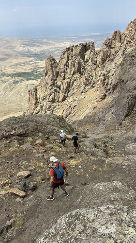 Yukarıdan bakmanın avantajıya iniş beklediğimizden çok daha kolay geçti.